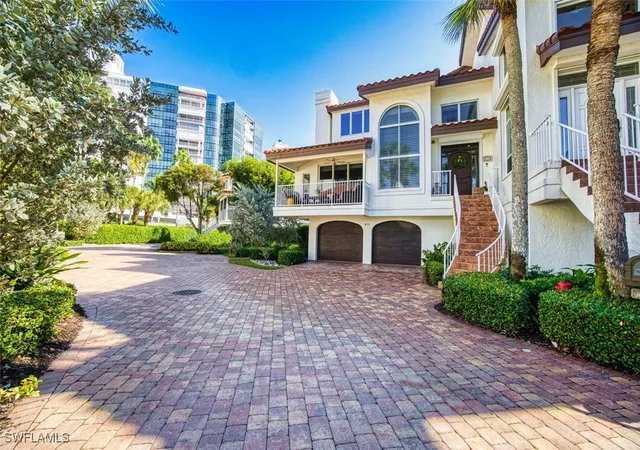 1st image of 4717 Villa Mare Ln #26-15, Naples, FL 34103 | MLS# 226001044