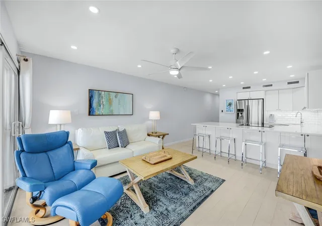 Listing Photo 5 - Condo for sale in building located at 25830 Hickory Blvd, Bonita Springs, FL 34134 - Unit #308