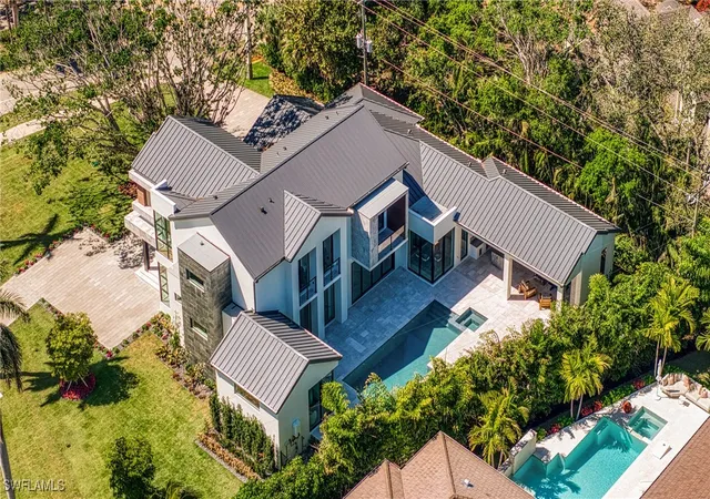Photo 3 of Single family home for sale at 1800 Crayton Rd, Naples, FL 34102 | MLS# 225076238 | Listing updated on 2026-07-08