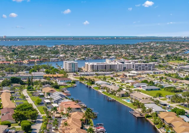Listing Photo 4 - Condo for sale in building located at 4520 SE 5th Pl, Cape Coral, FL 33904