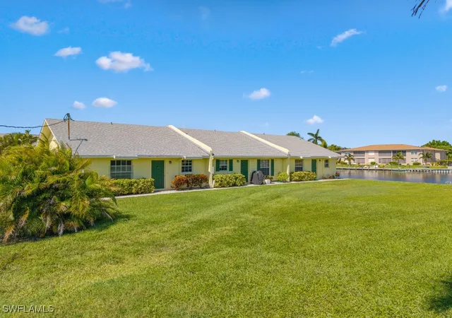 Listing Photo 5 - Condo for sale in building located at 4520 SE 5th Pl, Cape Coral, FL 33904