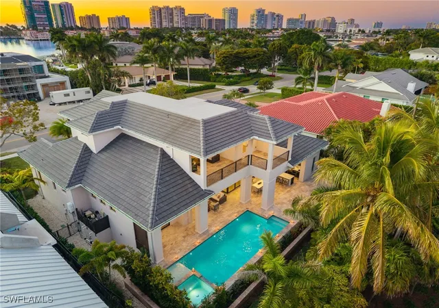 17th image of 3540 Crayton Rd, Naples, FL 34103 | MLS# 226000719