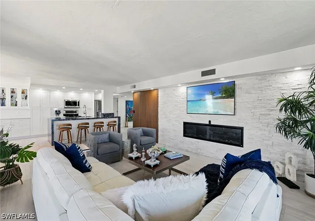 4th image of 11 Bluebill Ave #905, Naples, FL 34108 | MLS# 226001402
