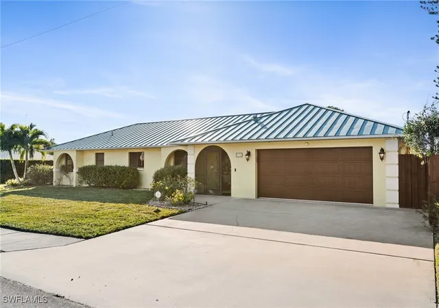 Photo 1 of Single family home for sale at 595 103rd Avenue N, Naples, FL 34108 | MLS# 226001663 | Listing updated on 2026-07-02