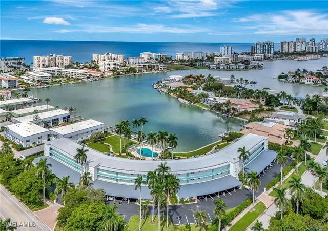 4th image of 383 Harbour Dr, Naples, FL 34103
