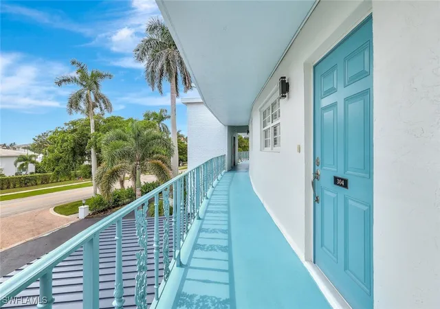 5th image of 383 Harbour Dr, Naples, FL 34103