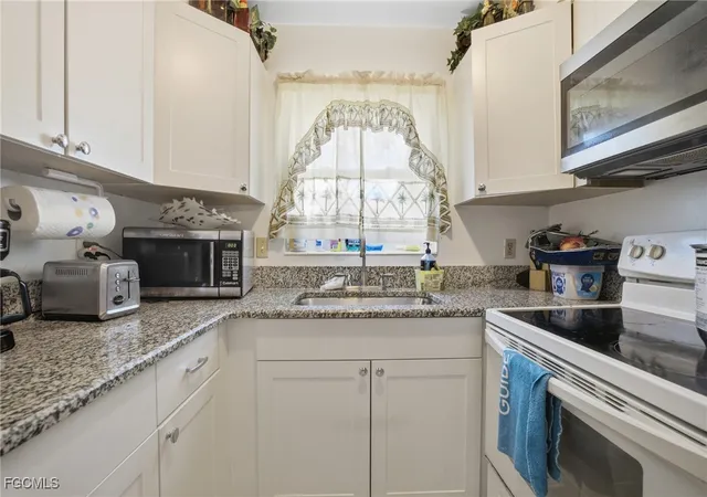 4th image of 2431 Hunter Ter, Fort Myers, FL 33901 | MLS# 2026002106