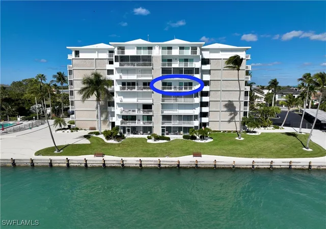 2nd image of 60 Pelican St W, Naples, FL 34113