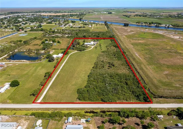1st image of 1085 West Ave, Moore Haven, FL 33471 | MLS# 2026002536