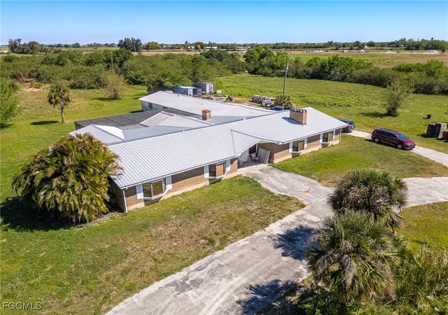 2nd image of 1085 West Ave, Moore Haven, FL 33471 | MLS# 2026002536