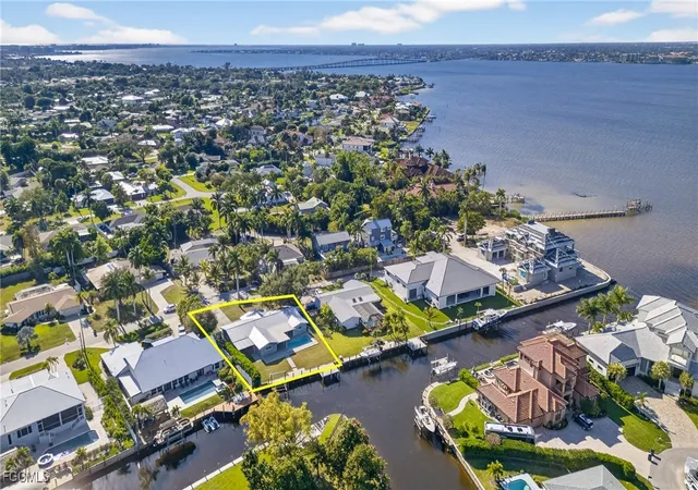 2nd image of 541 Bayside Dr, Fort Myers, FL 33919 | MLS# 2026003247