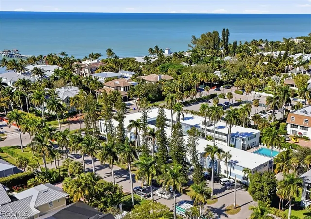 3rd image of 1295 Gulf Shore Blvd S, Naples, FL 34102