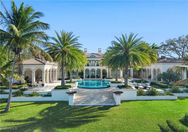 Photo 3 of Mansion for sale at 1240 Coconut Dr, Fort Myers, FL 33901 | MLS# 2026003843 | Listing updated on 2026-06-12