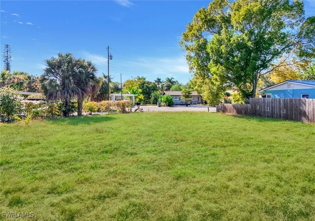 Photo 3 of Sale Pending at 59 River Ct, Naples, FL 34110 | MLS# 226003496 | Listing updated on 2026-08-01
