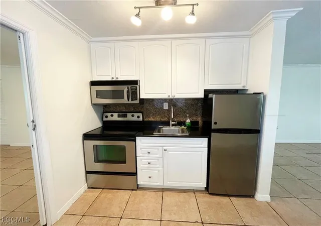 Homes for sale in Fort Myers, FL | 8162 Country Rd #201, Fort Myers, FL 33919 | MLS# 2026004031