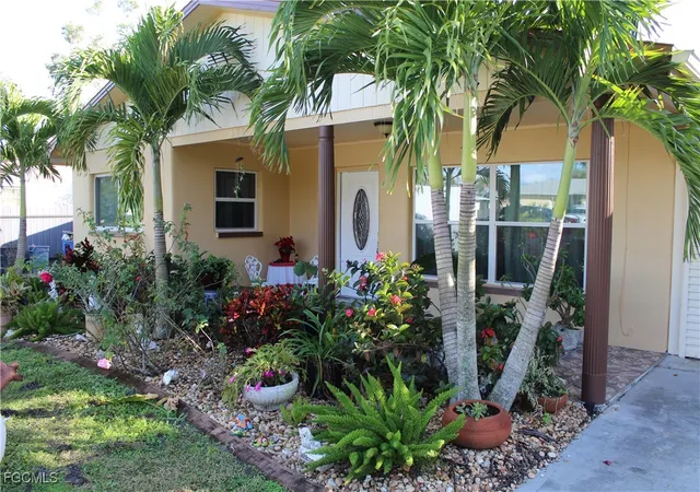 Photo 2 of Single family home for sale at 679 Canal Dr, North Fort Myers, FL 33903 | MLS# 2026004101 | Listing updated on 2026-01-26