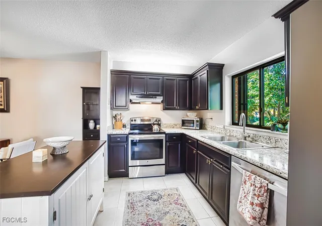 3rd image of 1444 Park Shore Cir, Fort Myers, FL 33901