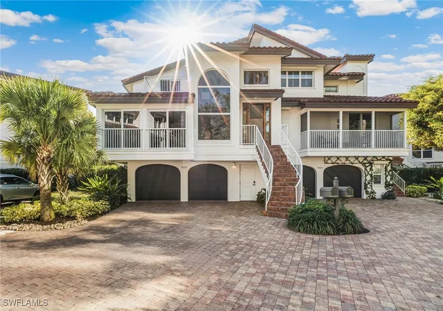 1st image of 4705 Villa Mare Ln, Naples, FL 34103 | MLS# 226003837