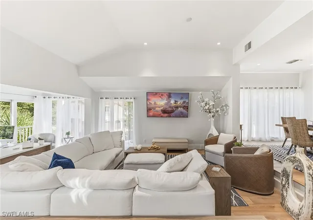 5th image of 4705 Villa Mare Ln, Naples, FL 34103 | MLS# 226003837