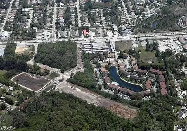 Listing Photo 4 - Condo for sale in building located at 5270 Treetops Dr, Naples, FL 34113 - Unit #J201
