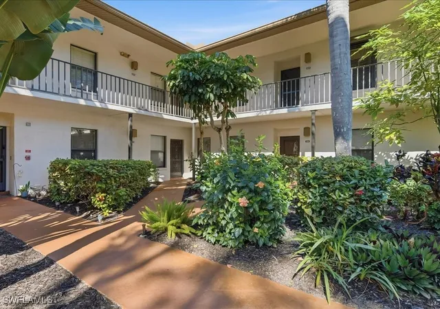 Homes for sale in Naples, FL | 1833 Courtyard Wy, Naples, FL 34112