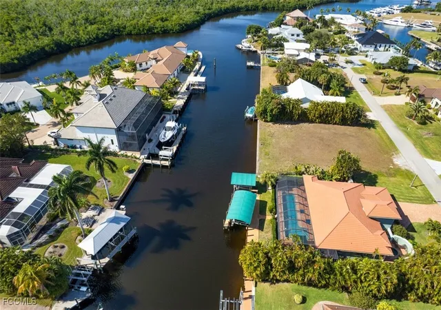 2nd image of 130 Montrose Dr, Fort Myers, FL 33919 | MLS# 2026004741