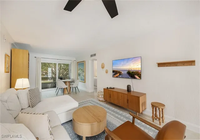 3rd image of 72 7Th St S, Naples, FL 34102