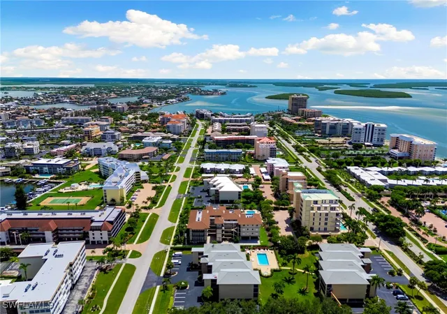Homes for sale in Marco Island, FL | 960 Swallow Avenue, Marco Island, FL 34145 | Houzeo