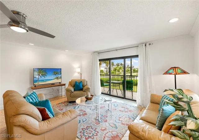 Homes for sale in Marco Island, FL | 960 Swallow Ave, Marco Island, FL 34145