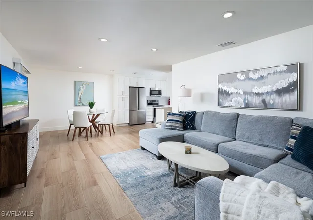 Listing Photo 5 - Condo for sale in building located at 1595 Curlew Ave, Naples, FL 34102 - Unit #4
