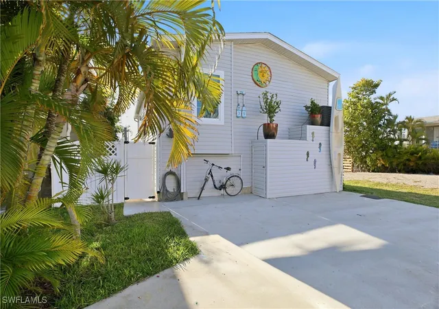 3rd image of 35 Emily Ln, Fort Myers Beach, FL 33931 | MLS# 226004666