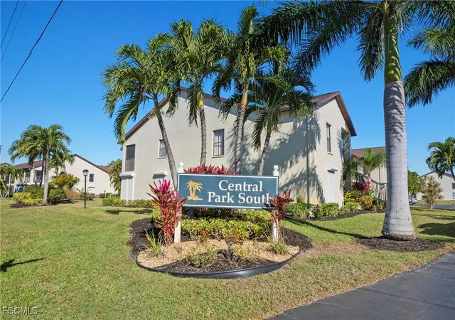 2nd image of 9290 Lake Park Dr, Fort Myers, FL 33919