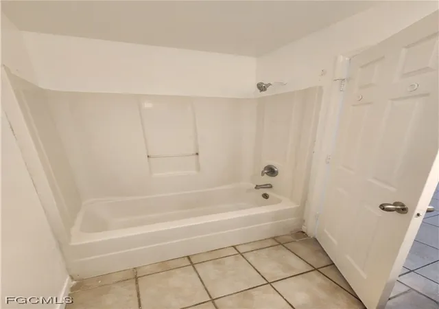 2nd image of 1248 Columbus Blvd, Fort Myers, FL 33913