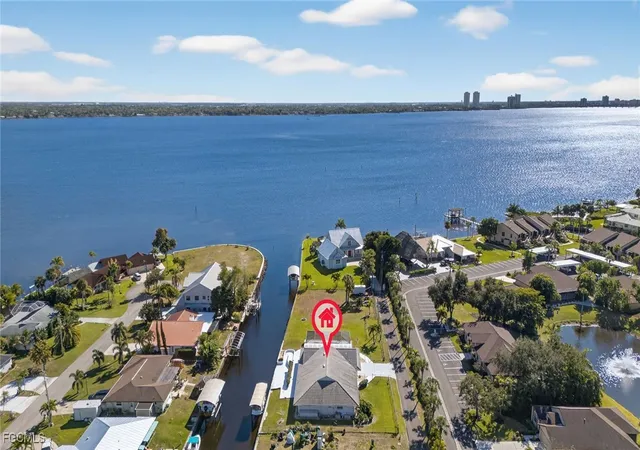 4th image of 1818 Cherie Ln, North Fort Myers, FL 33917 | MLS# 2026005651
