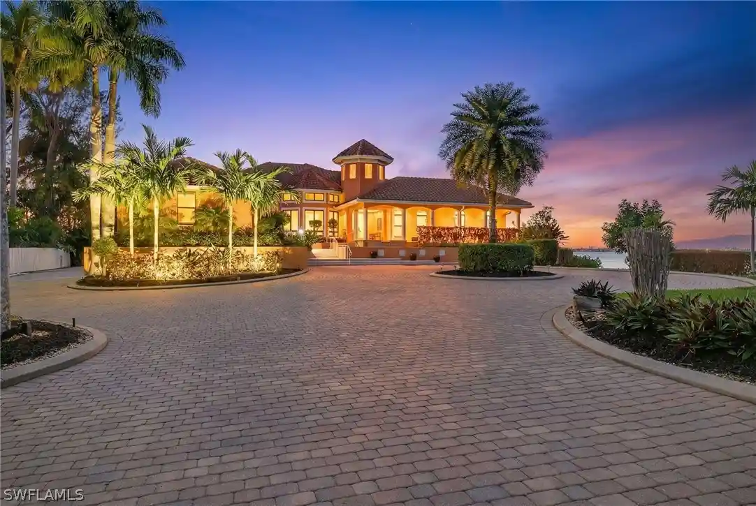 Single family home for sale at 2600 Mcgregor Blvd, Fort Myers, FL 33901 | MLS# 226005199