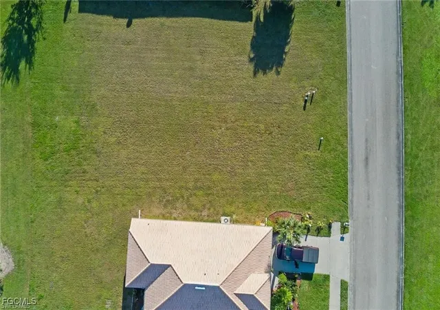 4th image of 2020 Oxford Ridge Cir, Lehigh Acres, FL 33973 | MLS# 2026005835