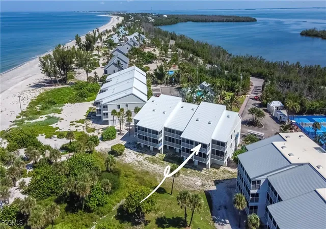 Listing Photo 4 - Condo for sale in building located at 2122 Gulf Bch Villas, Captiva, FL 33924