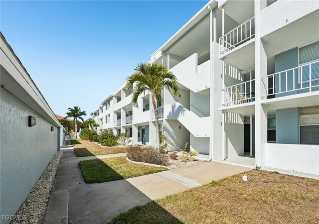 1st image of 5959 Winkler Rd #305, Fort Myers, FL 33919 | MLS# 2026006207