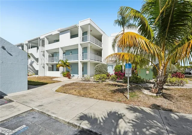 2nd image of 5959 Winkler Rd #305, Fort Myers, FL 33919 | MLS# 2026006207