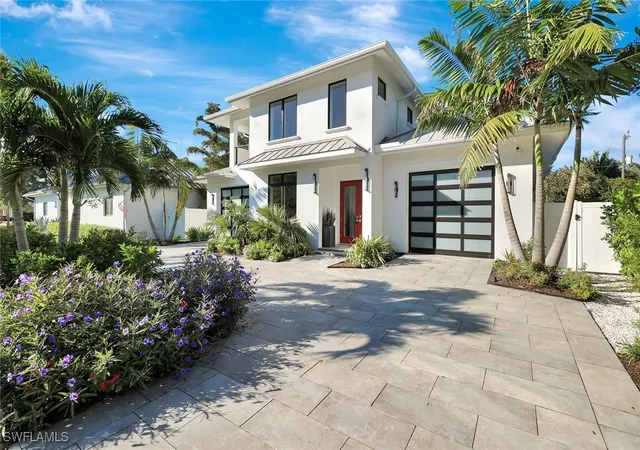 Photo 1 of Single family home for sale at 739 5th Avenue N, Naples, FL 34102 | MLS# 226005784 | Listing updated on 2026-05-23