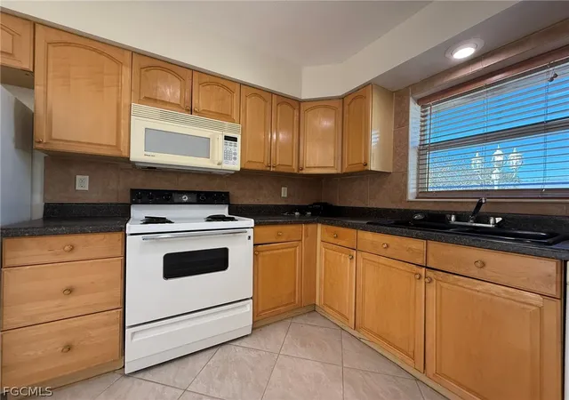 4th image of 224 Se 3Rd Ter, Cape Coral, FL 33990 | MLS# 2026006636