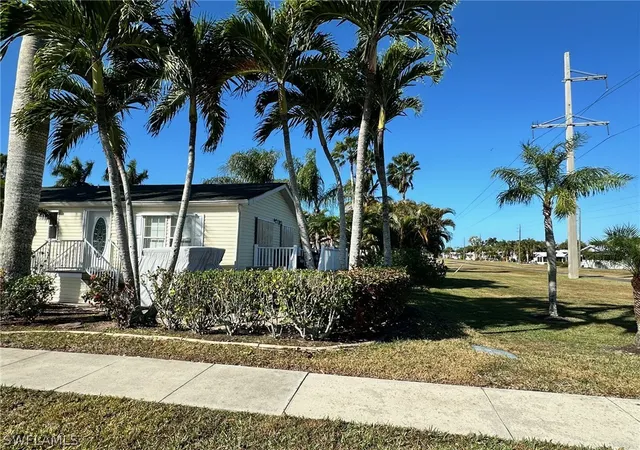 Photo 3 of Manufactured home for sale at 1671 Diamond Lake Cir, Naples, FL 34114 | MLS# 226006255 | Listing updated on 2026-03-06