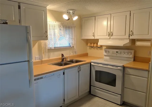 5th image of 47 Poinsettia Dr, Fort Myers, FL 33905 | MLS# 2026006942