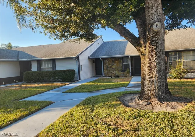 3rd image of 10521 Putnam Ct, Lehigh Acres, FL 33936 | MLS# 2026007062