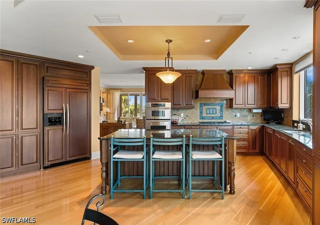 Listing Photo 4 - Condo for sale in building located at 4501 Gulf Shore Blvd N, Naples, FL 34103 - Unit #405