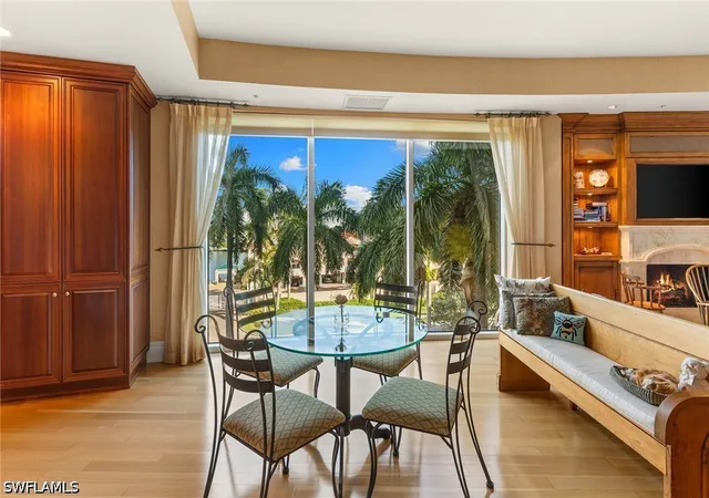 Listing Photo 5 - Condo for sale in building located at 4501 Gulf Shore Blvd N, Naples, FL 34103 - Unit #405