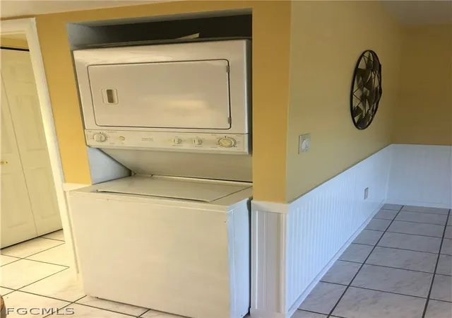 2nd image of 1031 Se 9Th St, CAPE CORAL, FL 33990