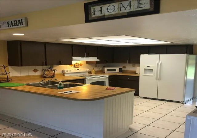2nd image of 1031 Se 9th St #4, Cape Coral, FL 33990 | MLS# 2026007216