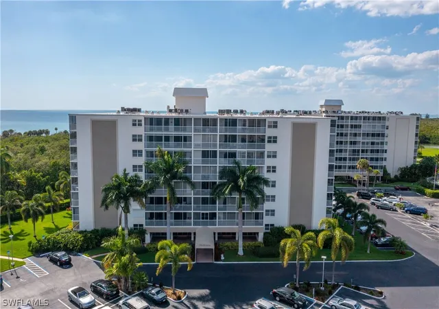 4th image of 3 Bluebill Ave, Naples, FL 34108