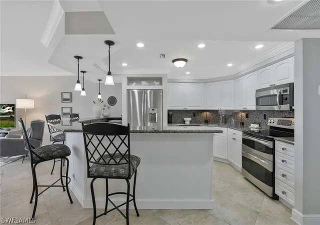 5th image of 5 Bluebill Ave #812, Naples, FL 34108 | MLS# 226006257